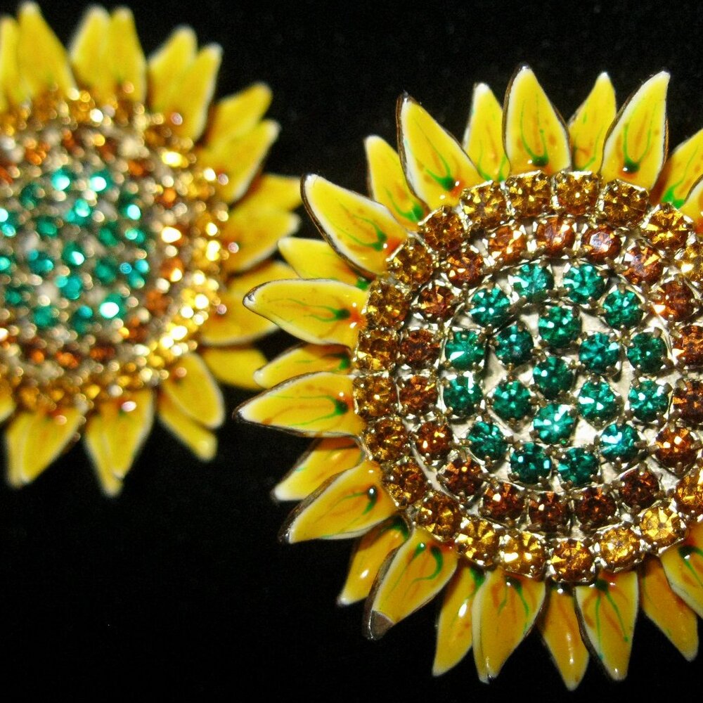 LUNCH AT THE RITZ RARE AND BEAUTIFUL SUNFLOWER PIERCED EARRINGS-GREAT SPARKLE
